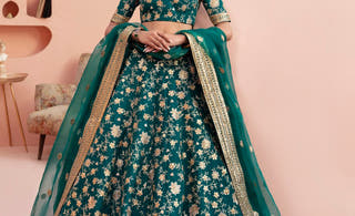 Shahrbanu emerald green Pakistani mehndi lehenga choli by Waqas Shah