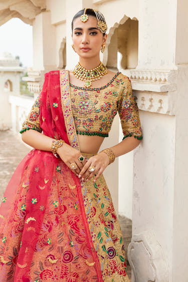 Husna Bano gold Pakistani mehndi lehenga choli, close view of sequin choli – Waqas Shah Official