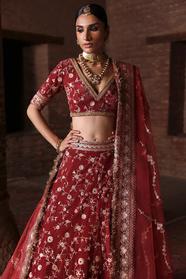Luxury Pakistani bridal lehenga in Light Burgundy featuring premium Micro Velvet 9000, embroidered choli and sheer organza dupatta.
