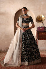 Taseer luxury Dark Green Pakistani bridal lehenga by Waqas Shah Official featuring a rich velvet lehenga and choli with intricate floral and botanical embroidery.