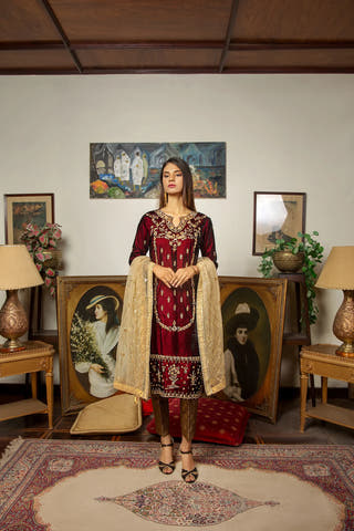 Maroon Pakistani Luxury Mehndi outfit with Velvet shirt Jamawar trouser and Net dupatta by Waqas Shah Official